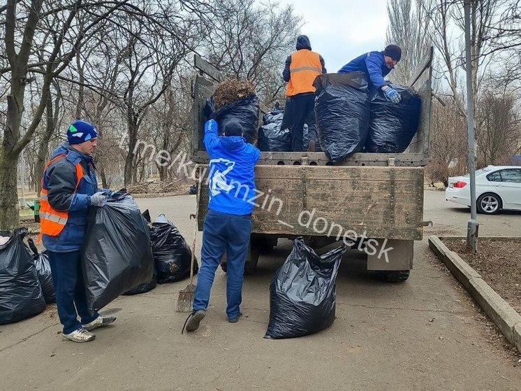 Почти десять тысяч жителей Донецка приняли участие в субботнике