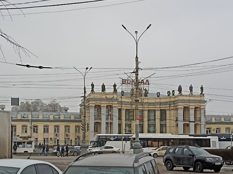 На железнодорожных вокзалах Воронежа усилили меры безопасности