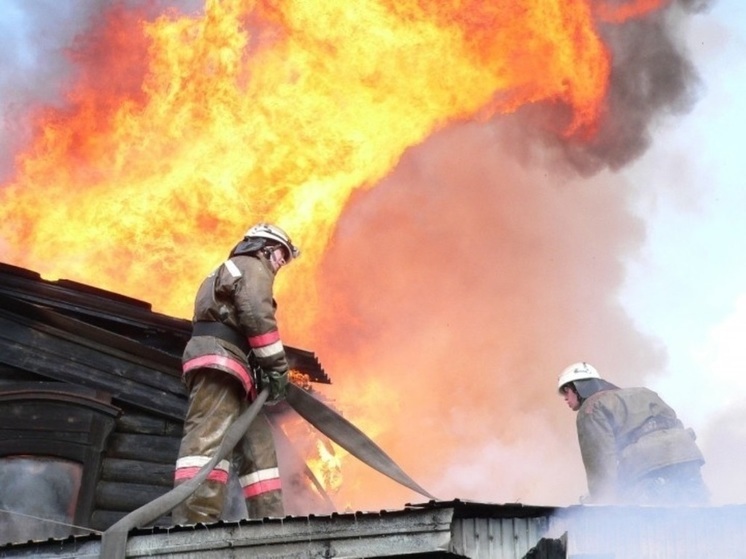 В Уссурийске замыкание электропроводки спровоцировало пожар в частном доме