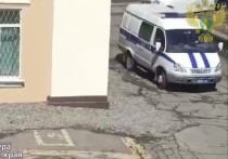 О том что в квартире на улице Часовитина хранятся взрывчатые вещества следователи узнали после происшествия в подъезде дома