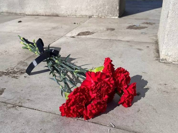 В Барнауле появилось несколько мемориалов памяти жертв теракта в «Крокус Сити Холле»