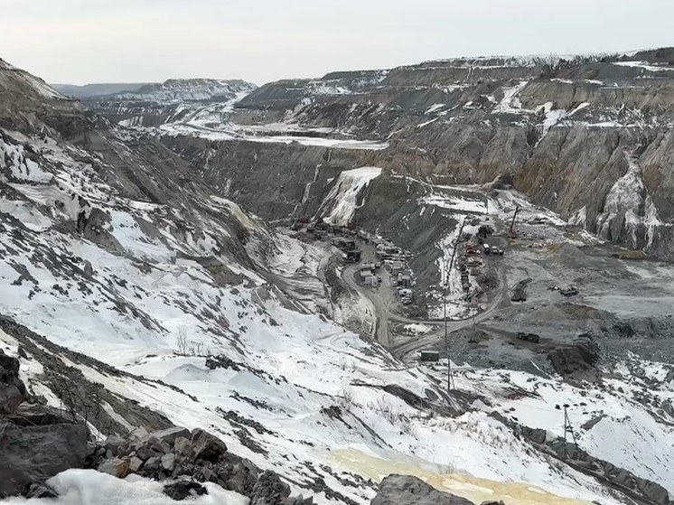 МЧС завершает бурение первой скважины на руднике, где находятся жители Башкирии