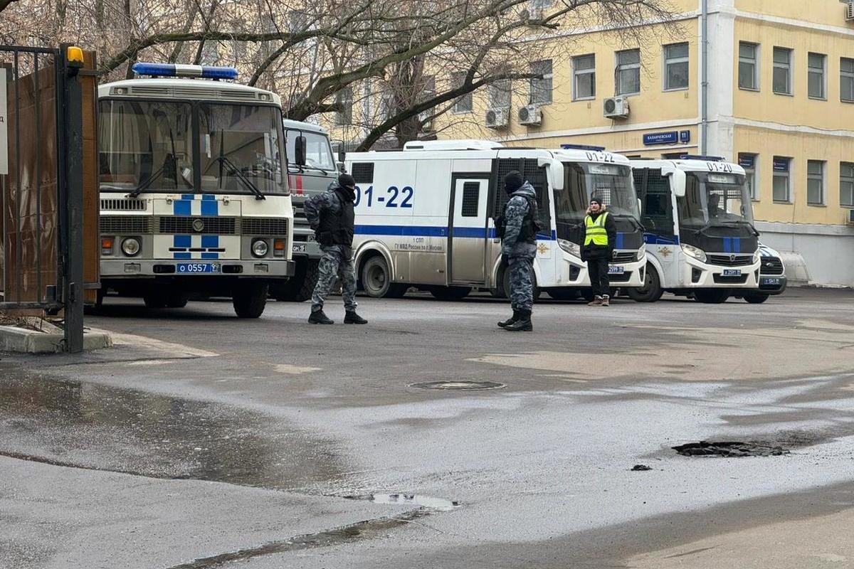 Оцеплен Басманный суд, куда привезут террористов из 