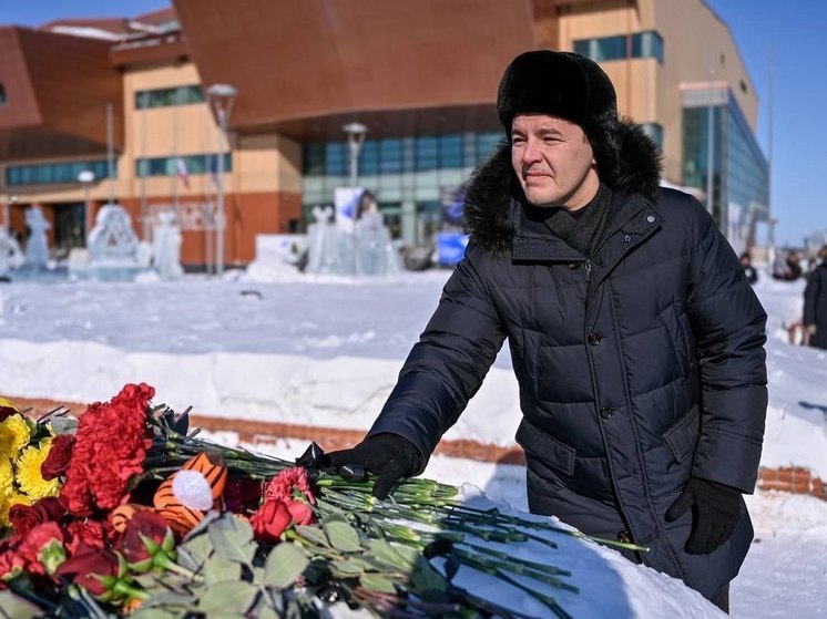 Дмитрий Артюхов выступил на митинге у Ямальской филармонии в память о жертвах подмосковной трагедии