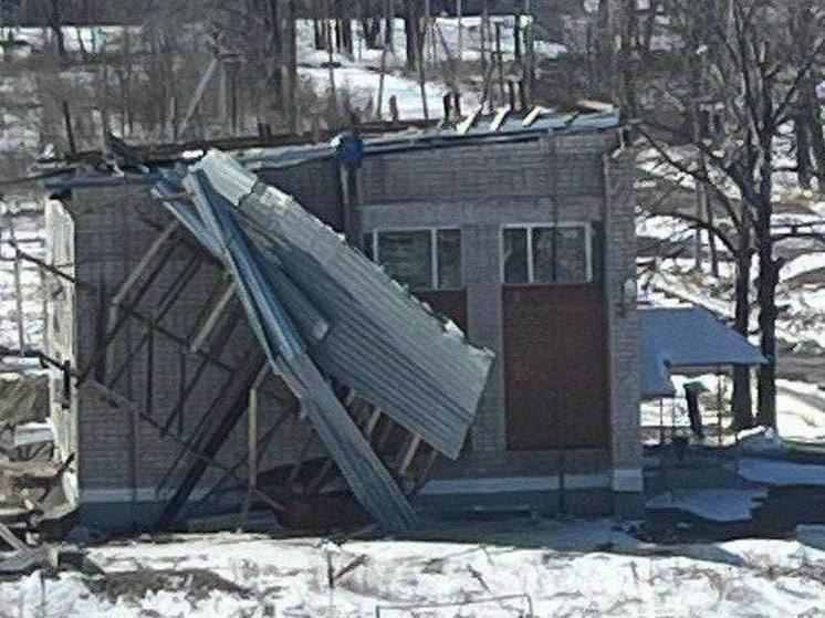 В одном из поселков ЕАО ветром снесло крышу администрации