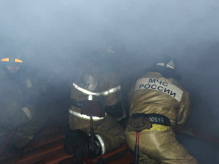 Во Владивостоке пожарные спасли строящийся объект