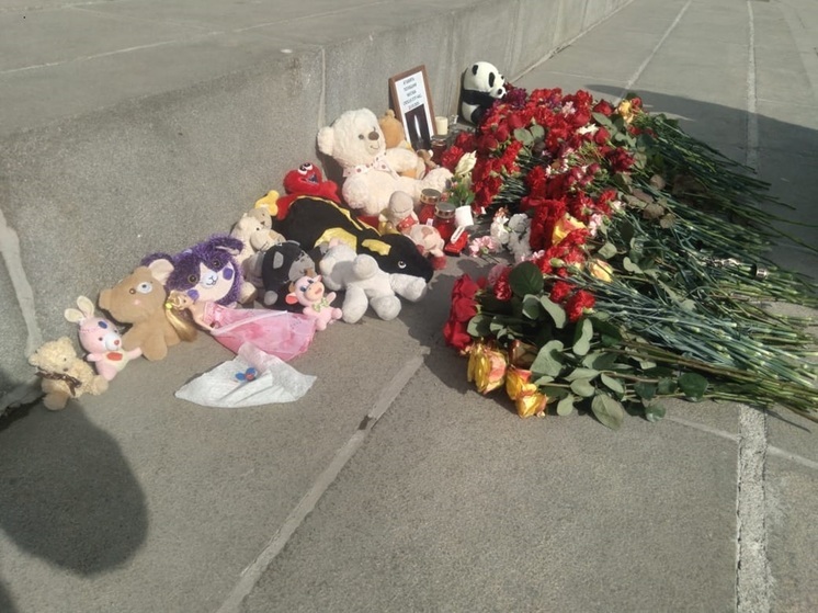 В Екатеринбурге почтили память жертв теракта в подмосковном «Крокус Сити Холле»