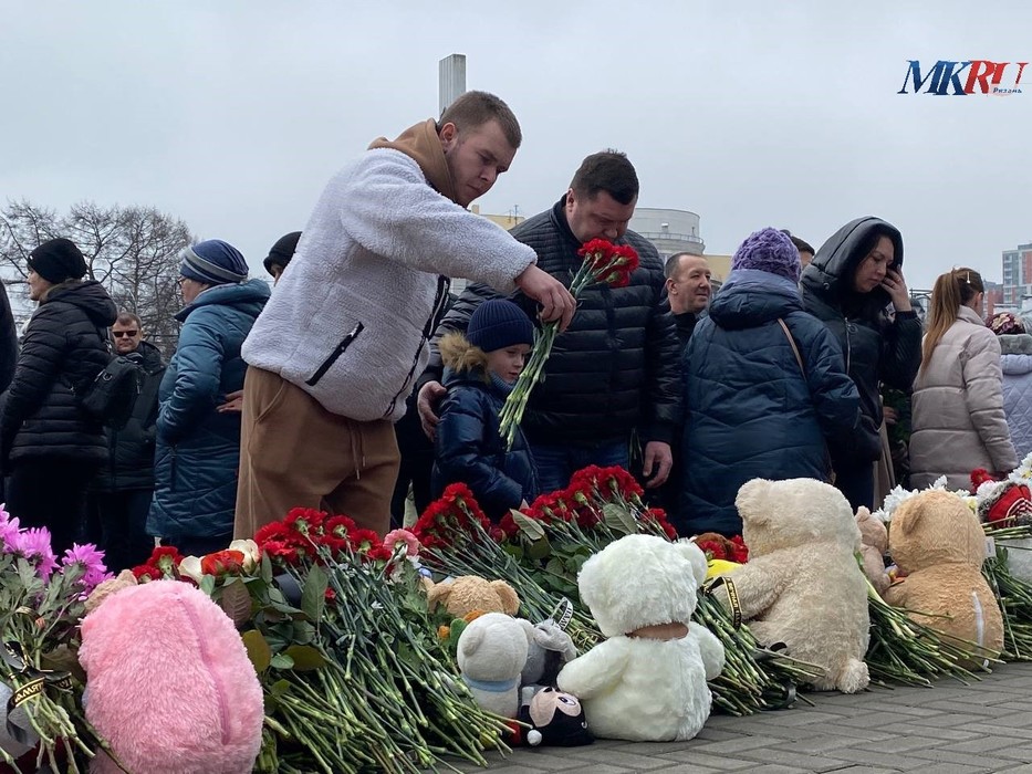В Рязани прошёл траурный митинг в память о жертвах теракта в «Крокусе»