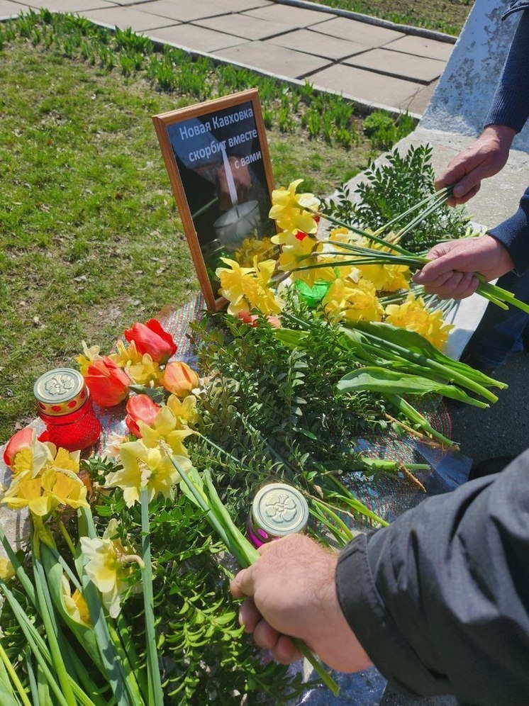Новокаховчане зажгли свечи в память о погибших в Красногорске