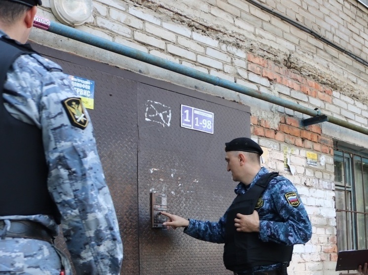 Скрывавшуюся от полиции новгородку нашли судебные приставы