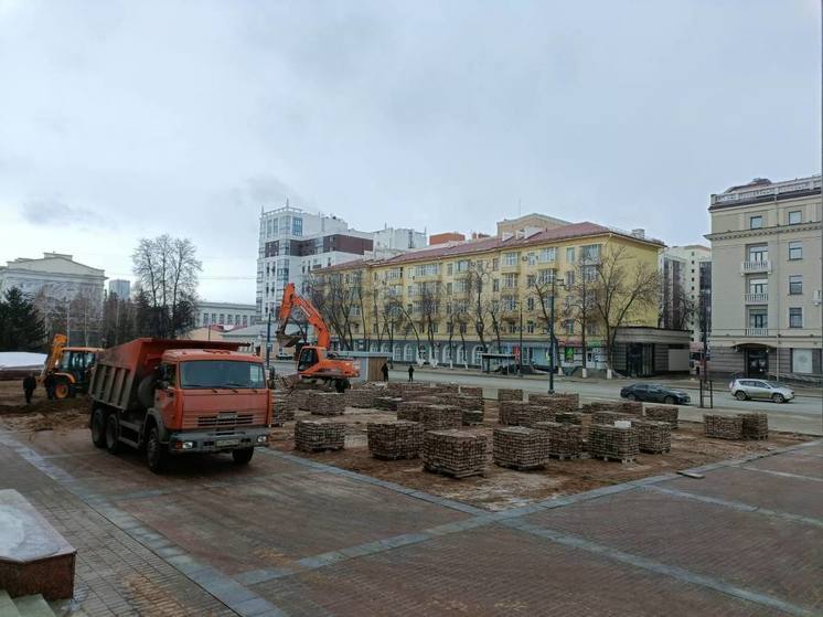 На улице Ленина в Уфе начали демонтировать тротуарную плитку