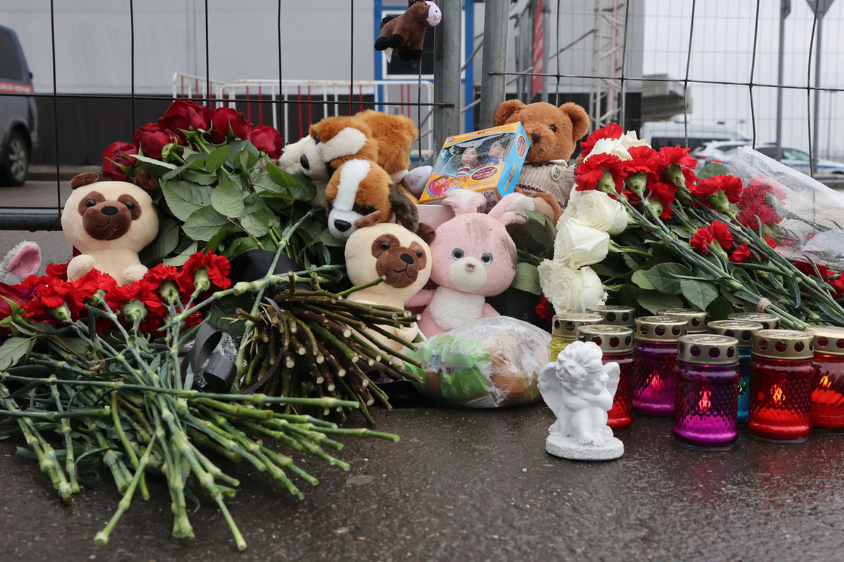 Быть здесь — мой долг»: москвичи прощаются с жертвами теракта в «Крокус Сити»  | Происшествия