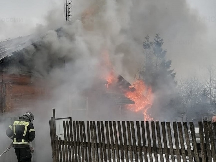 Трехквартирный жилой дом сгорел в Калужской области