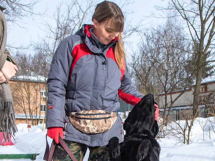 В единственной в России школе, где готовят собак-поводырей, для незрячих людей нет барьеров и границ