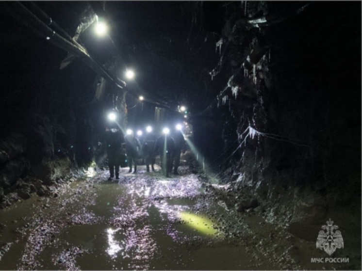 В Приамурье работы по спасению горняков на руднике продолжаются круглосуточно