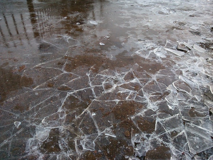 «Мособлпожспас»: на водоемах Подмосковья рыхлый лед не выдержит даже ребенка