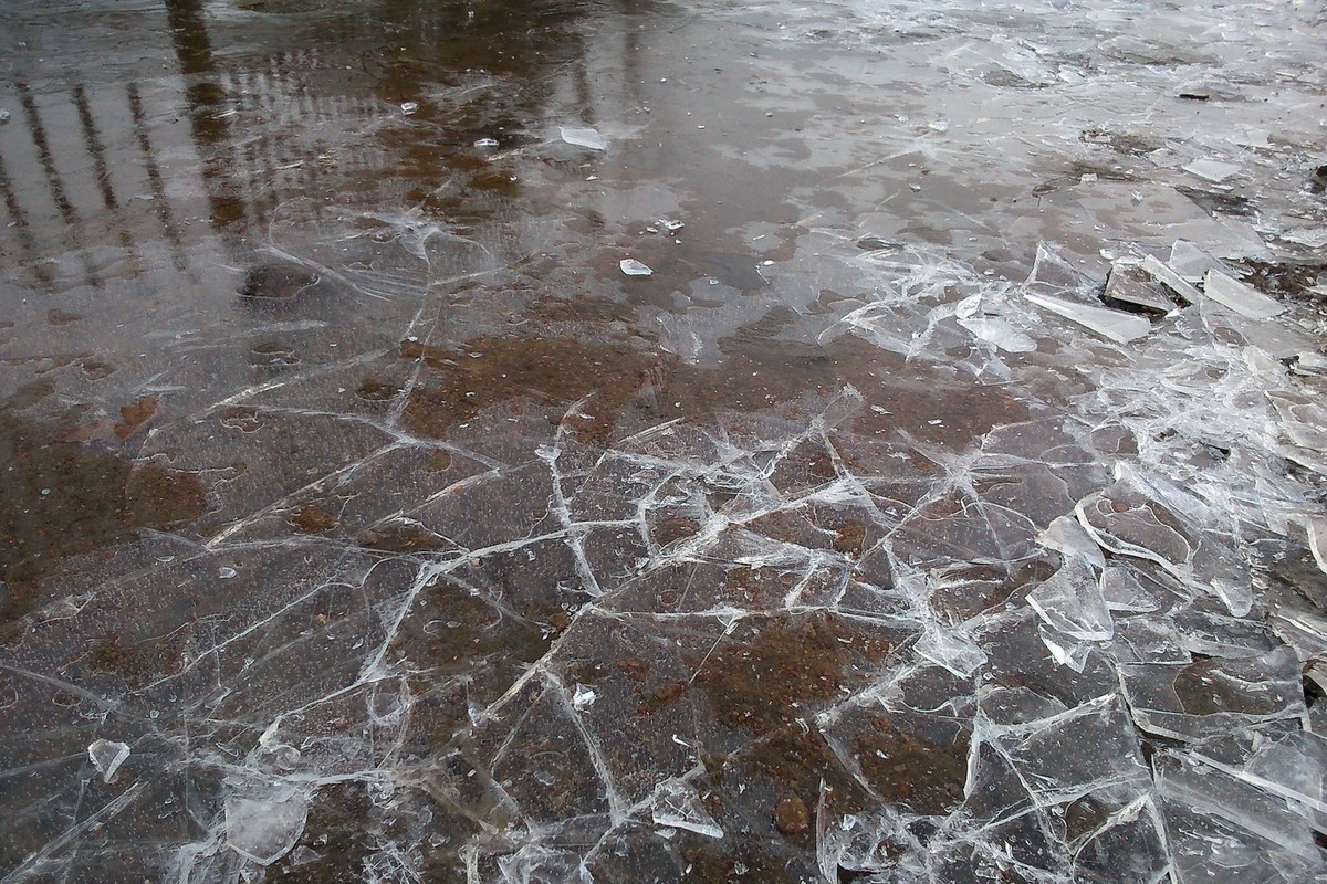 Local residents were warned about thin ice on reservoirs in the Moscow region