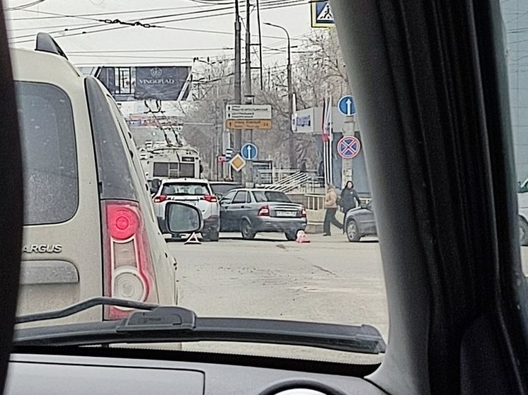 Волгоградцы столкнулись со сложностями на дорогах 25 марта