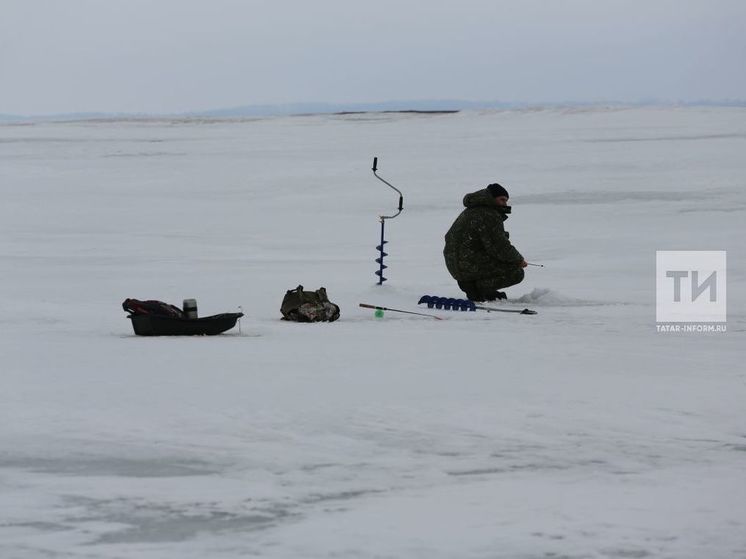 Рыбаков в Казани призвали завершать сезон зимней рыбалки