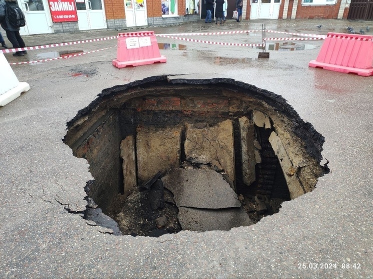 Подвал обнаружили на месте провала в Городце Нижегородской области