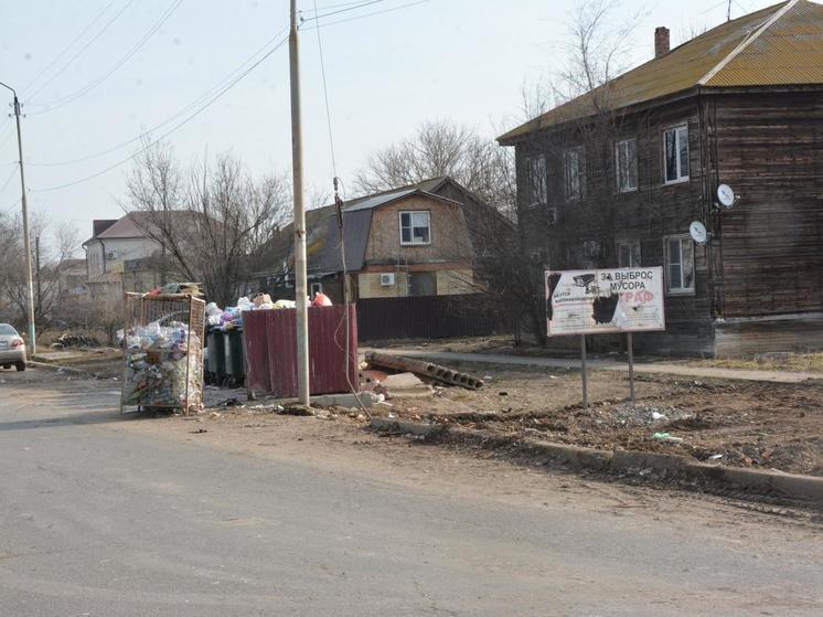 27 тонн мусора скопилось на одной из улиц Астрахани