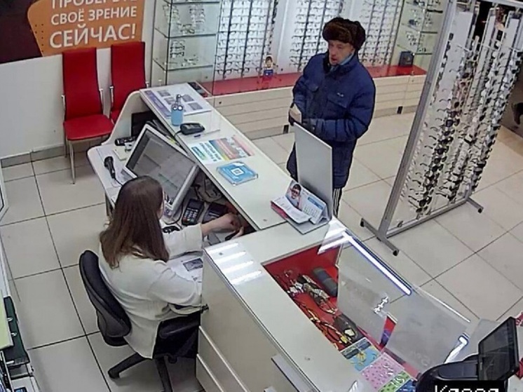Оставил 100 тысяч на кассе в аптеке: томские полицейские разыскивают забывчивого покупателя