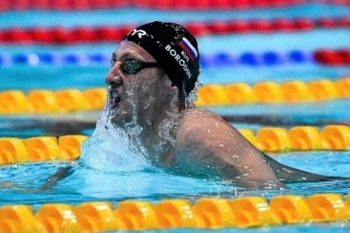 Bryansk swimmer Ilya Borodin won three gold medals at the Central Federal District Championship