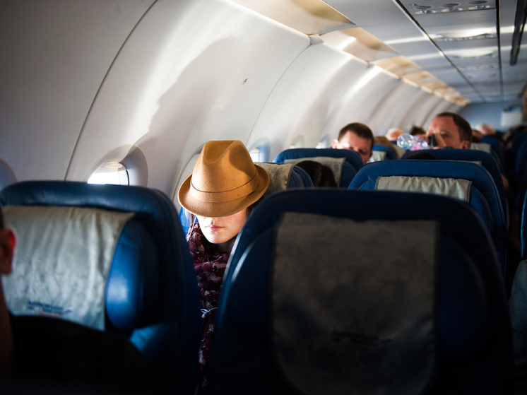 Плохая аура подтолкнула мужчину устроить скандал на борту самолета, летевшего в Астрахань