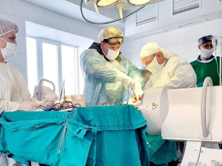 Пензенские врачи провели операцию по извлечению осколка из бедра бойца СВО