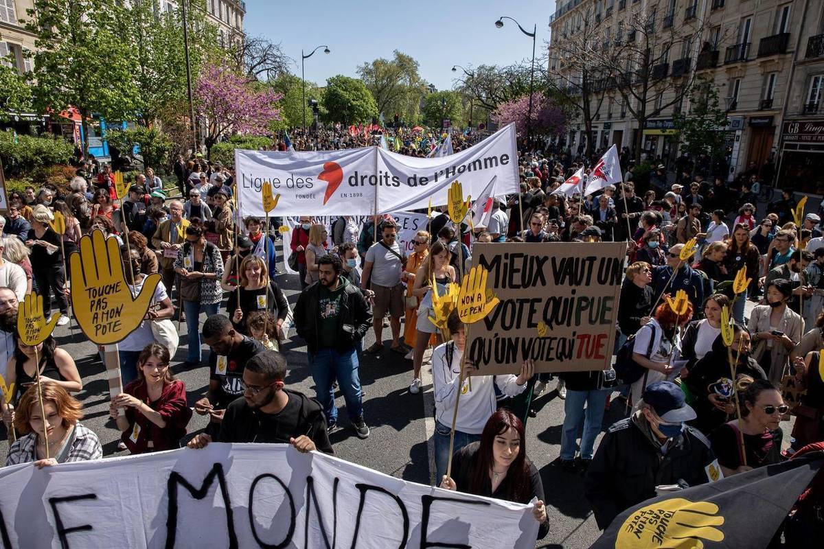 Активисты различных французских неправительственных объединений выступают против проведения Игр - 2024