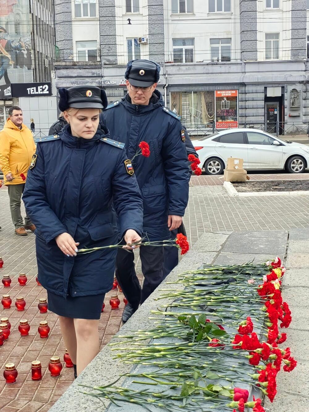 В Орле почтили память погибших в теракте в «Крокус Сити Холле»