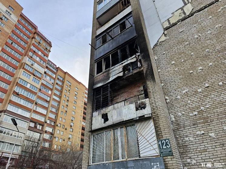 В «свечке» в районе Первой Речки во Владивостоке выгорели сразу три балкона