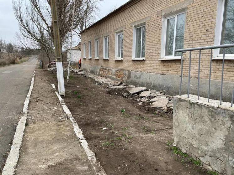 Ямальцы восстанавливают 57-летнюю школу в селе Волновахского района