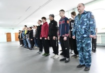 Вчера, 25 марта, в Губернаторской школе-интернате полиции в Кемерове открылась первая в 2024 году патриотическая смена «Дети Героев»