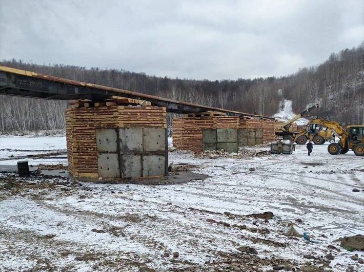 Разрушенный ледоходом мост в поселке Забайкалья построят к концу апреля