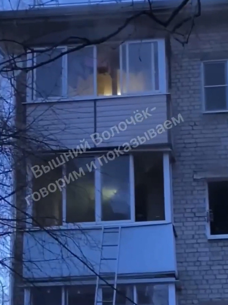 В Тверской области в горящей квартире обнаружили жестоко убитую женщину