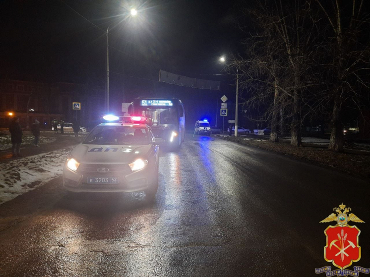 Автобус насмерть сбил девушку на пешеходном переходе в Кемерове