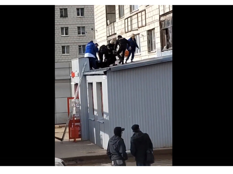 Костромская полиция расследует ЧП с падением мужчины с четвертого этажа