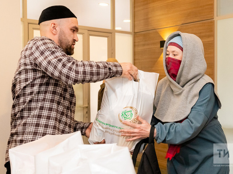 В Татарстане в Рамадан раздали нуждающимся наборы продуктов