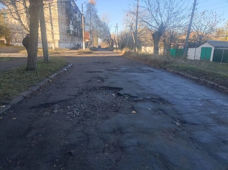 В ЛНР специалисты из Башкирии отремонтируют улицу в Петровском