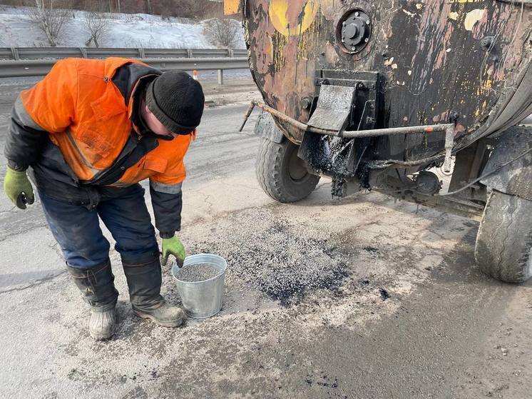 Активно продолжаются ямочный ремонт и грейдирование дорог по всем районам Иркутска