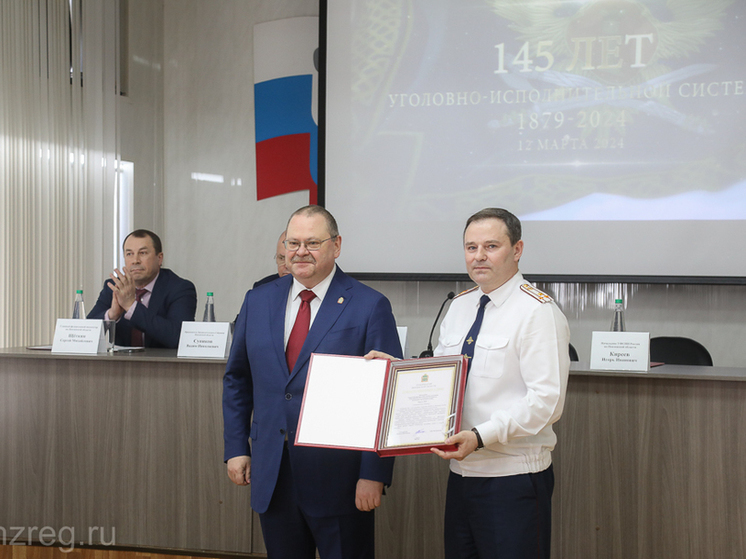 Пензенские сотрудники ФСИН получили награды от Олега Мельниченко