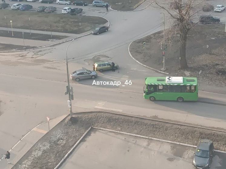 В Курске случилась авария на «волшебном перекрестке»