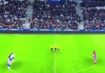 Как сообщает французский телеканал TF1, футболисты сборных Франции и Чили почтили память жертв теракта в "Крокус Сити Холле" перед матчем в Марселе