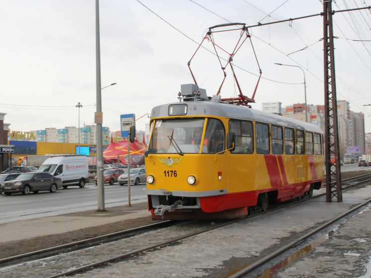 В Барнауле на линию вышел еще один обновленный трамвай