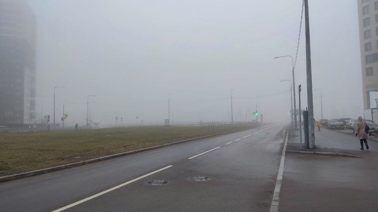 Петербург окутал густой туман 27 марта