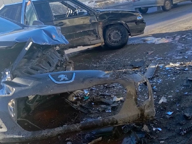 В Касимове Рязанской области столкнулись Peugeot и ВАЗ-2114