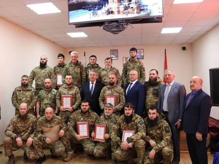 Брянский губернатор наградил бойцов полка «Ахмат-Россия»