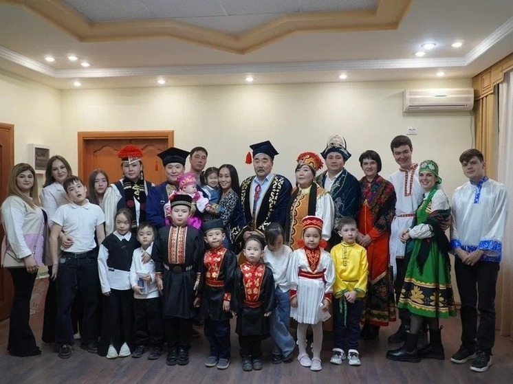 Элистинцев наградили за участие в фотоконкурсе «Всей семьей на голосование»