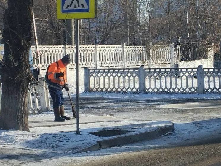 Иркутск приводит улицы в порядок после снегопада